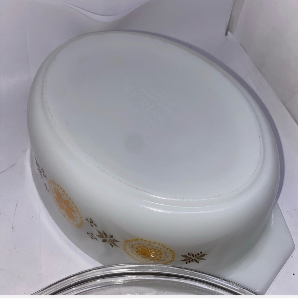 Pyrex Vntg WhiteTown & Country Covered Casserole with Yellow and Brown Accents - Picture 7 of 9